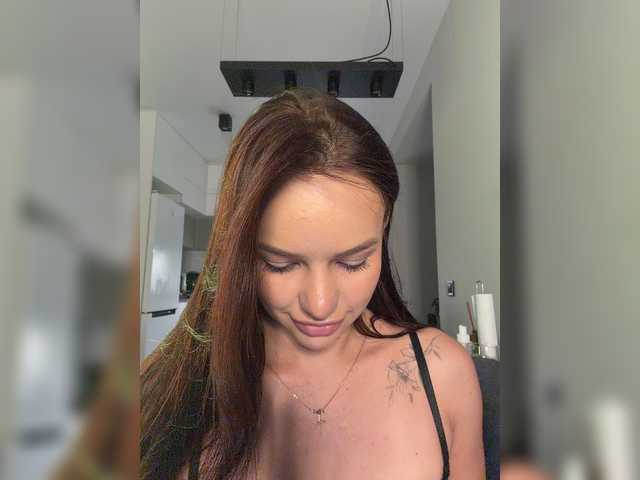 Klubnika13 live cam on BongaCams