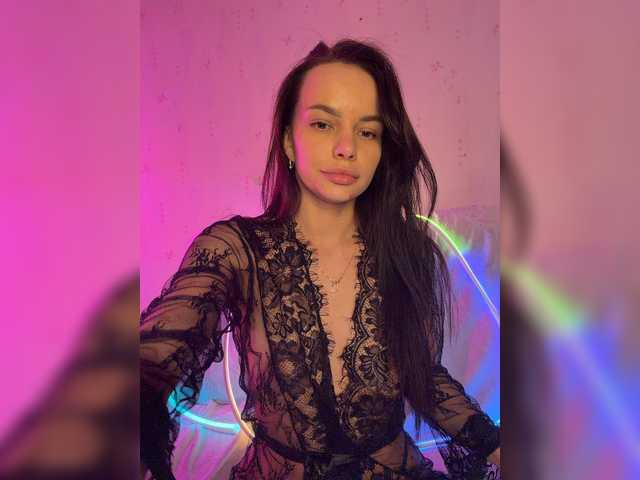 Klubnika13 live cam on BongaCams