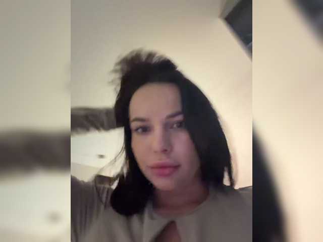 Klubnika13 live cam on BongaCams