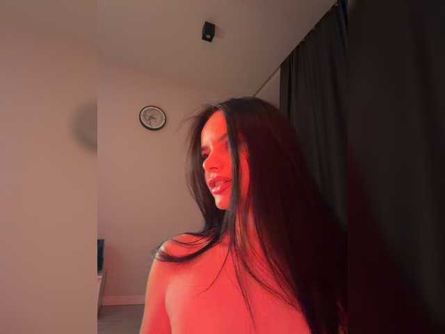 Klubnika13 live cam on BongaCams