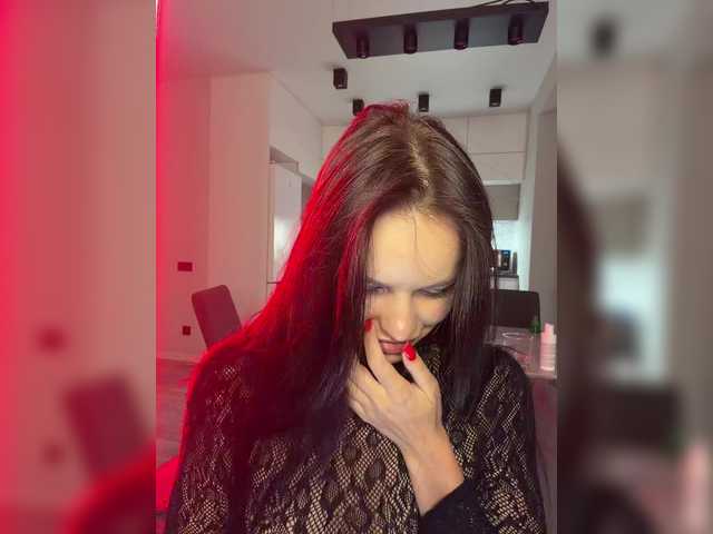 Klubnika13 live cam on BongaCams