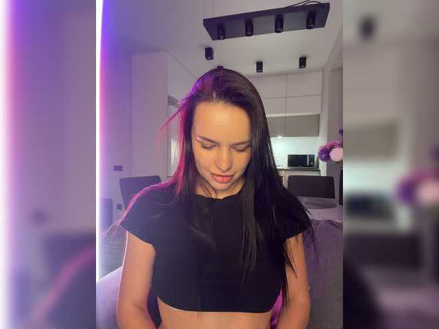 Klubnika13 live cam on BongaCams