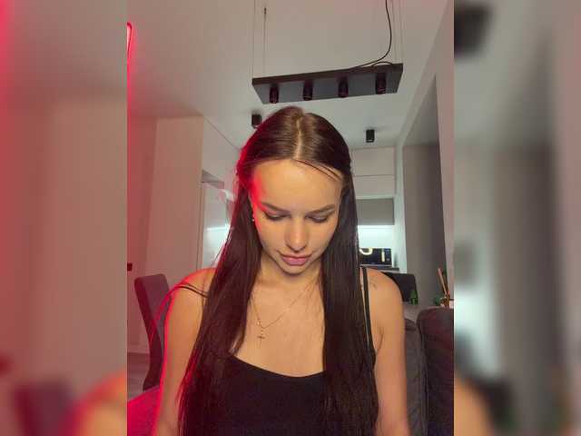 Klubnika13 live cam on BongaCams