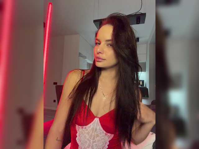 Klubnika13 live cam on BongaCams