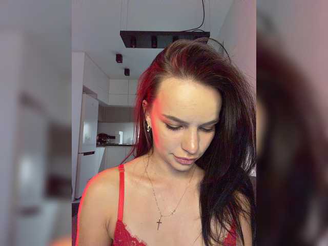 Klubnika13 live cam on BongaCams