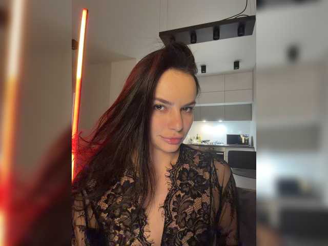 Klubnika13 live cam on BongaCams
