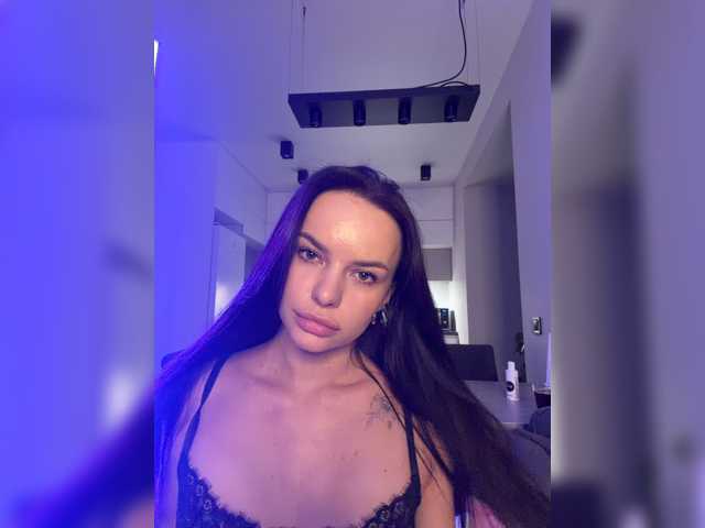 Klubnika13 live cam on BongaCams