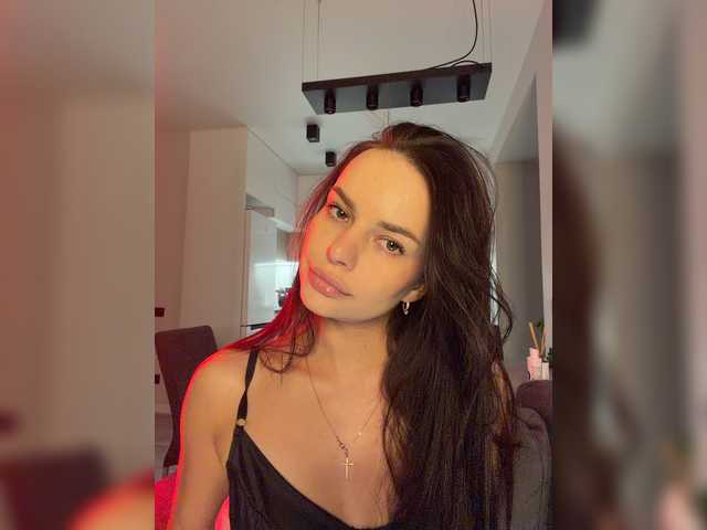 Klubnika13 live cam on BongaCams