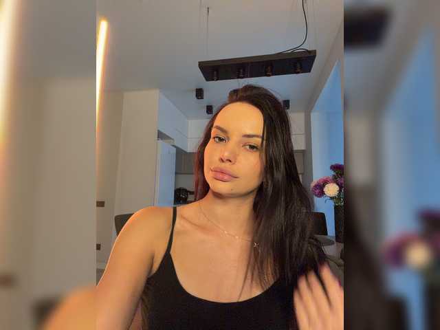 Klubnika13 live cam on BongaCams