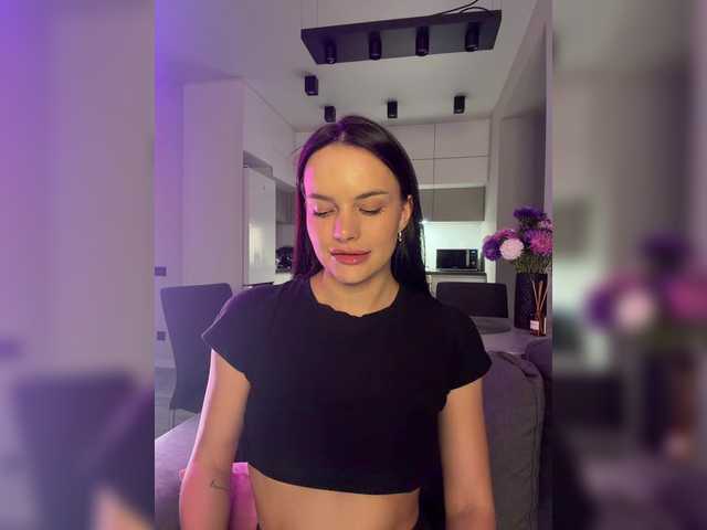 Klubnika13 live cam on BongaCams
