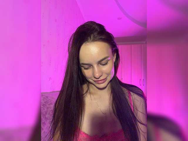 Klubnika13 live cam on BongaCams