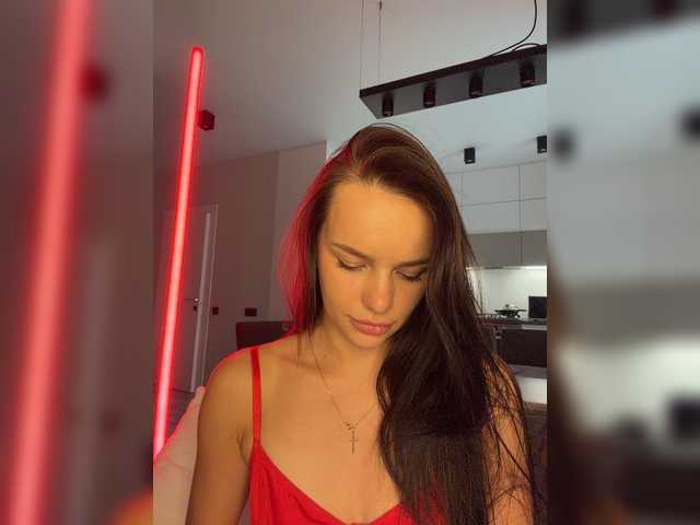 Klubnika13 live cam on BongaCams
