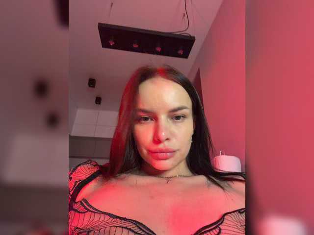 Klubnika13 live cam on BongaCams