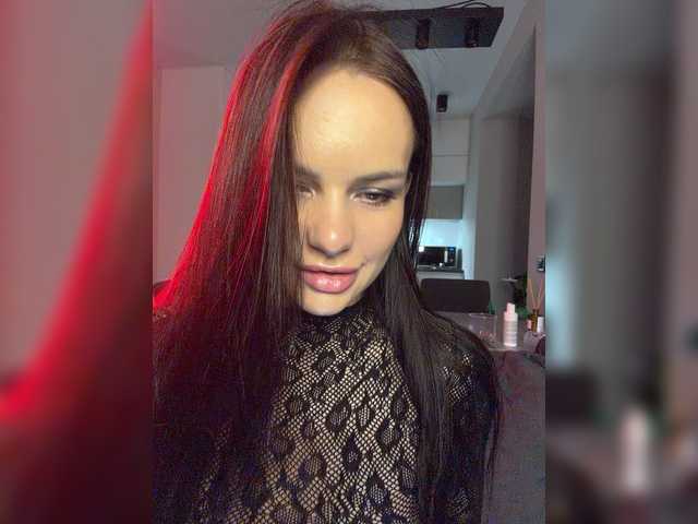 Klubnika13 live cam on BongaCams