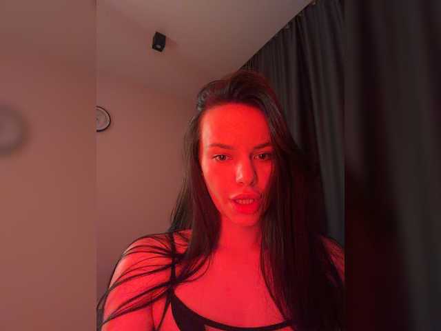 Klubnika13 live cam on BongaCams
