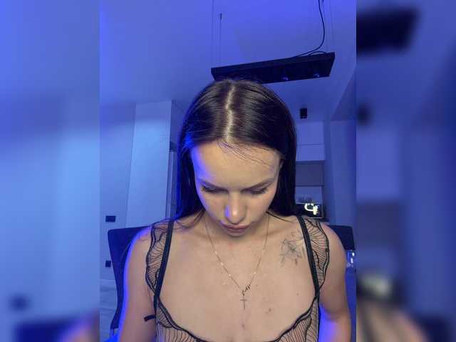 Klubnika13 live cam on BongaCams