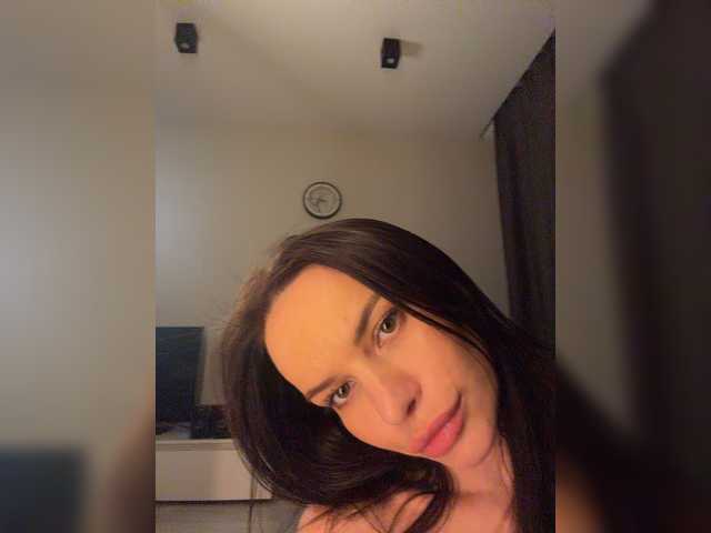 Klubnika13 live cam on BongaCams