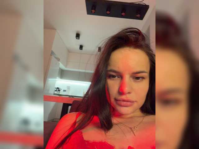 Klubnika13 live cam on BongaCams