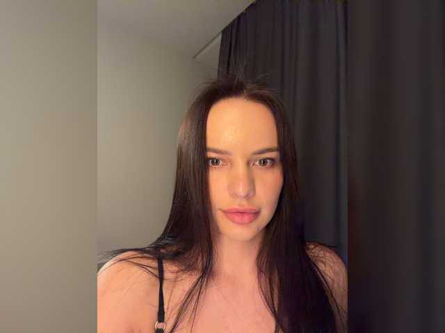 Klubnika13 live cam on BongaCams