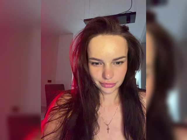 Klubnika13 live cam on BongaCams