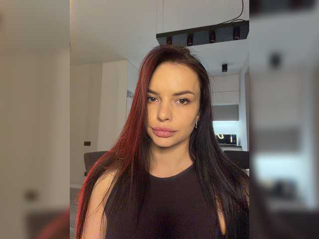 Klubnika13 live cam on BongaCams