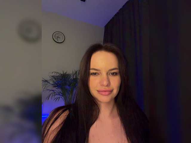 Klubnika13 live cam on BongaCams