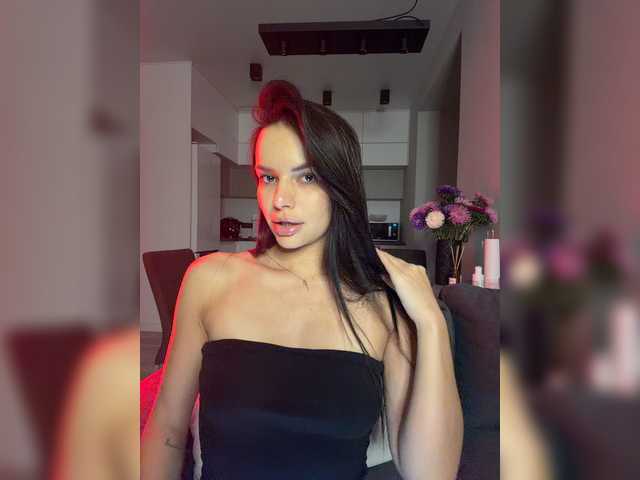 Klubnika13 live cam on BongaCams
