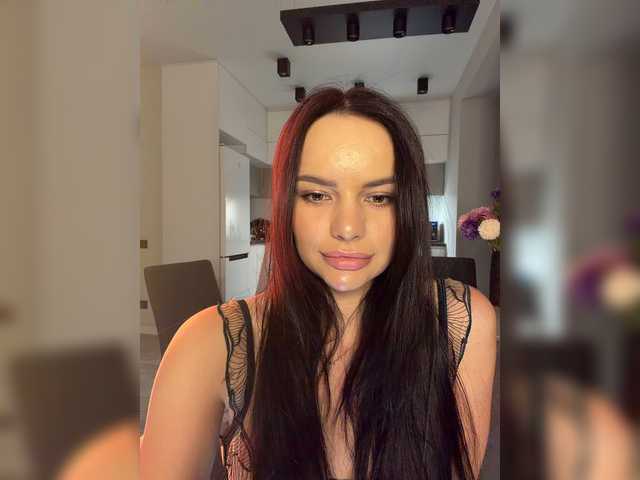 Klubnika13 live cam on BongaCams