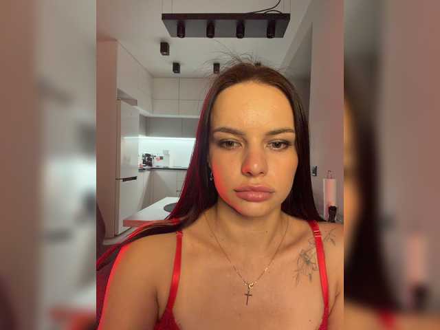 Klubnika13 live cam on BongaCams
