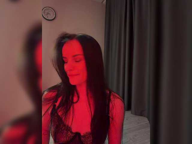Klubnika13 live cam on BongaCams