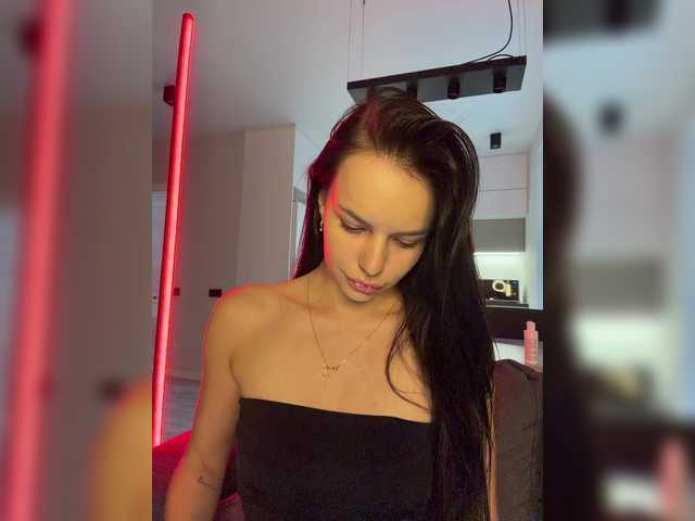 Klubnika13 live cam on BongaCams