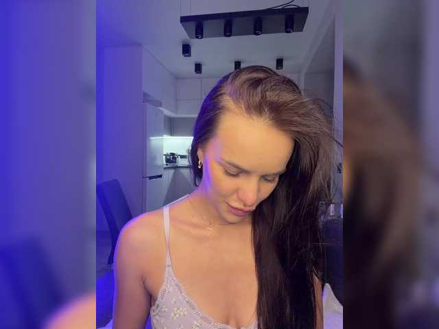 Klubnika13 live cam on BongaCams
