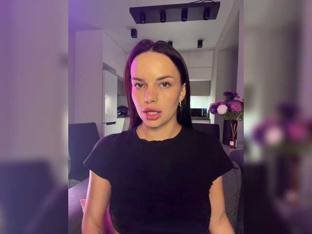 Klubnika13 live cam on BongaCams