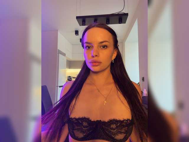 Klubnika13 live cam on BongaCams