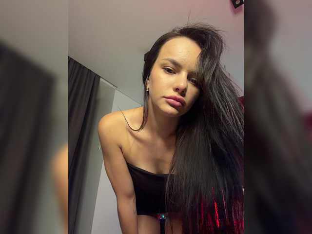 Klubnika13 live cam on BongaCams