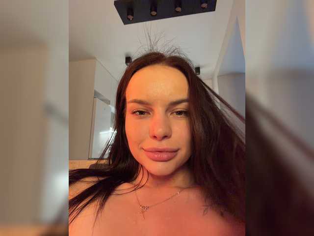 Klubnika13 live cam on BongaCams