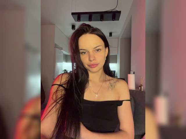 Klubnika13 live cam on BongaCams