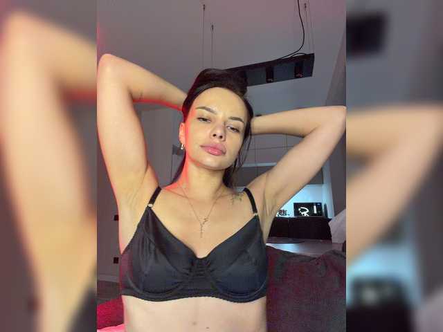 Klubnika13 live cam on BongaCams