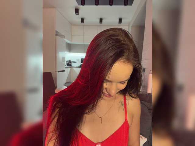 Klubnika13 live cam on BongaCams