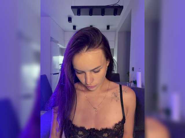 Klubnika13 live cam on BongaCams