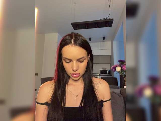 Klubnika13 live cam on BongaCams