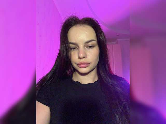 Klubnika13 live cam on BongaCams