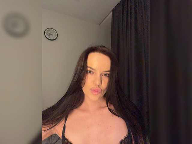 Klubnika13 live cam on BongaCams