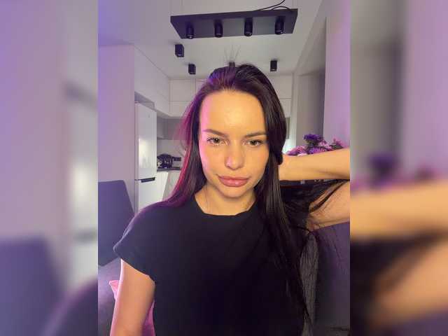 Klubnika13 live cam on BongaCams