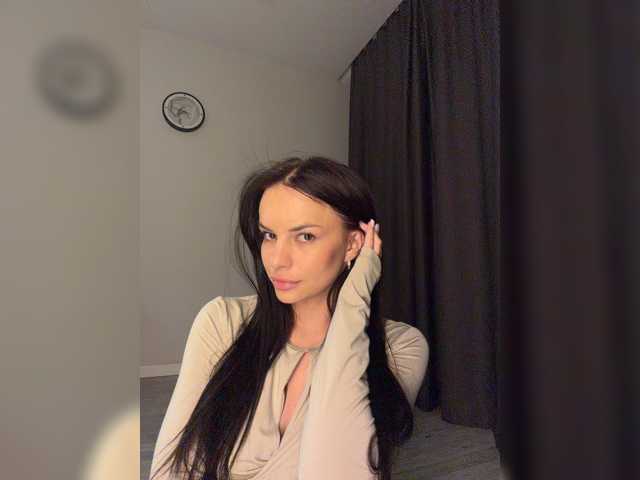 Klubnika13 live cam on BongaCams