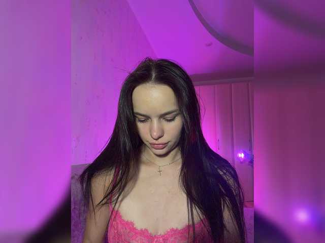 Klubnika13 live cam on BongaCams