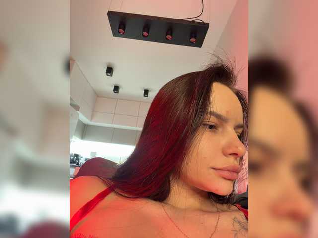 Klubnika13 live cam on BongaCams