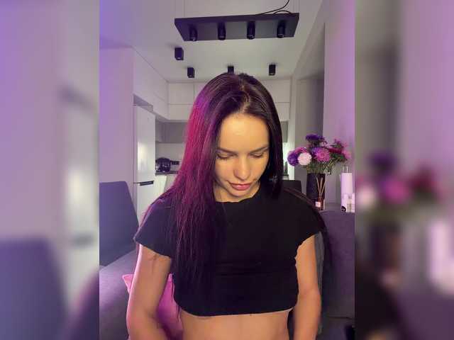 Klubnika13 live cam on BongaCams