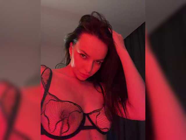 Klubnika13 live cam on BongaCams