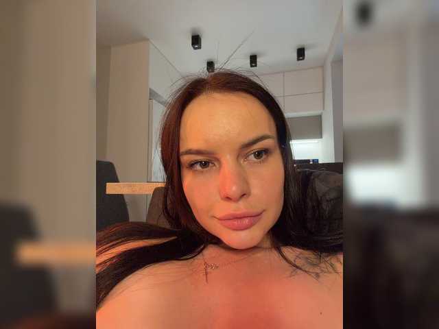 Klubnika13 live cam on BongaCams